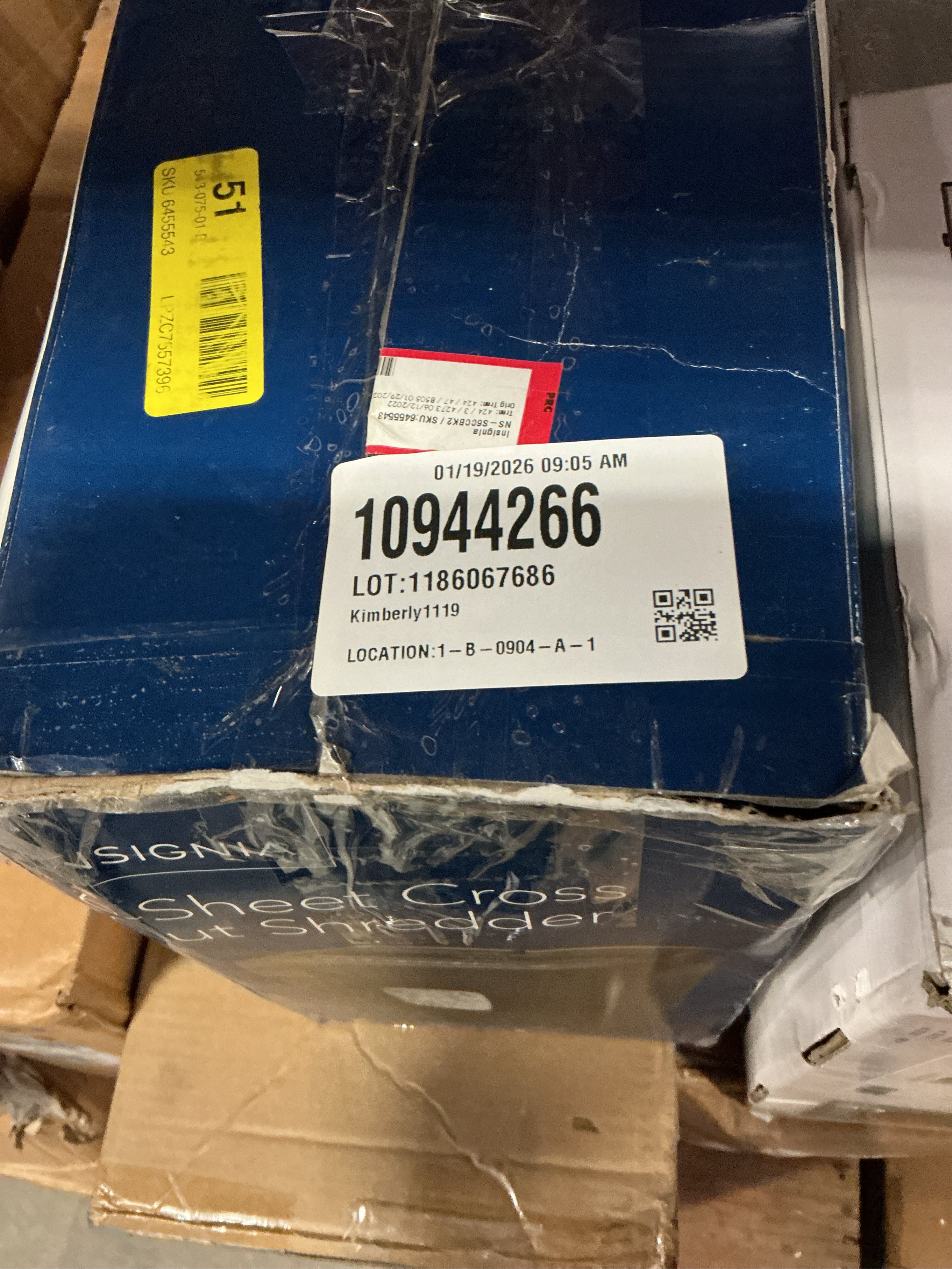 Insignia™ - 6-Sheet Crosscut Shredder - Black