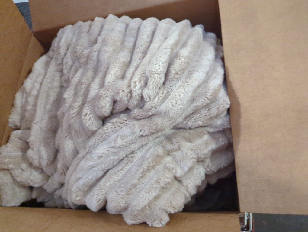 Exclusivo Mezcla Fleece Throw Blanket for Couch, Super Soft Striped Jacquard Bed Blanket, Lightweight Fuzzy Cozy for All Seasons, 50x60 Inches, Beige