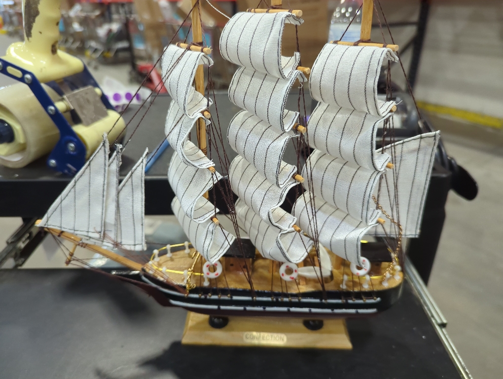 Model shipHandmade Sailboat, Ocean Themed Sailboat Model, Mediterranean Sailboat, Wooden Sailboat Suitable for Home and Office desks (White sail, Brown Hull)