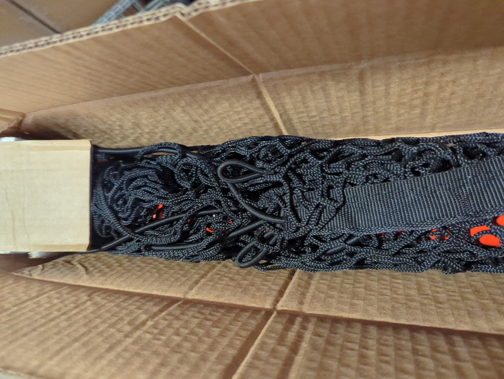 VEVOR Cargo Bar, Ratcheting Cargo Bar Adjustable from 40 to 73, Heavy-Duty Steel Cargos Stabilizer with Storage Net & Non-Slip Foot Pads, Telescoping Load Lock Bars Stop Sliding for SUVs, Sedans