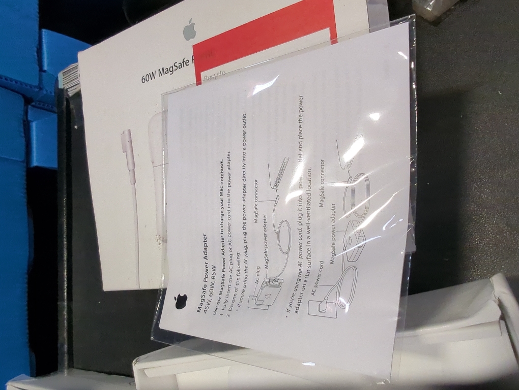 Apple 60W MagSafe Power Adapter (for previous generation 13.3-inch MacBook and 13-inch MacBook Pro)