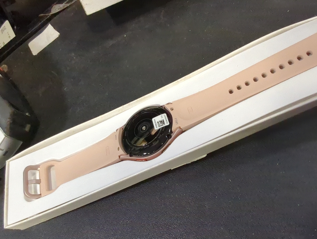 Samsung Galaxy Watch4 GPS   LTE, 40mm Pink Gold Sport Band Pink Gold Aluminum Case