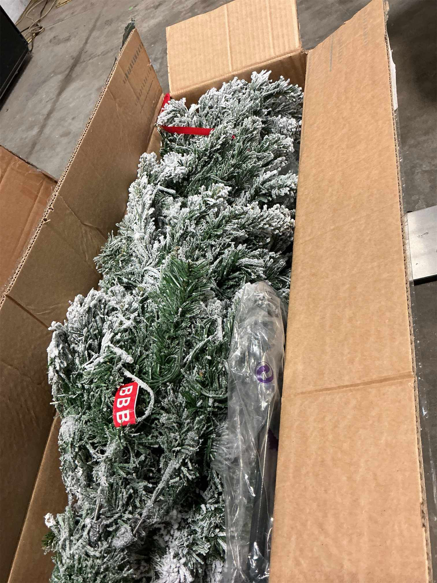 9ft Flocked Artificial Christmas Tree, Arbol de Navidad with 450 Branch Tips, Fake Christmas Tree, Premium Spruce Xmas Tree with Fold-Able Metal Base Stand