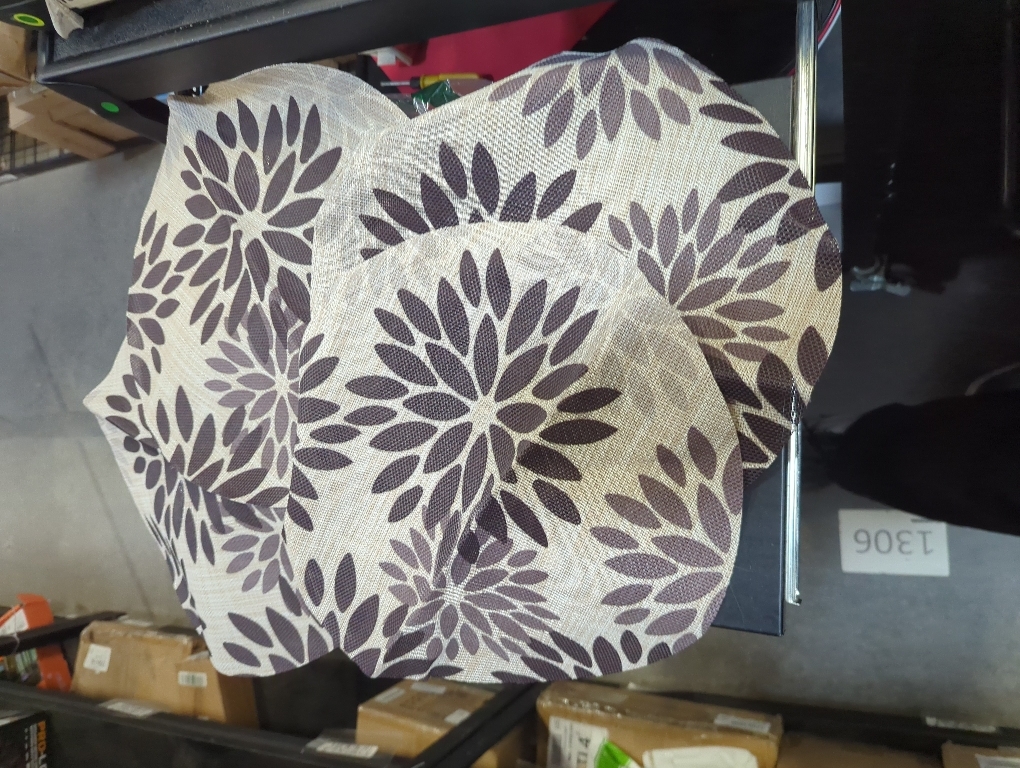 Artoid Mode Black Dahlia Plastic Round Placemats Set of 4, 14 Inch Seasonal Wipeable Woven Vinyl Table Mats for Farmhouse Party Kitchen Dining Decor