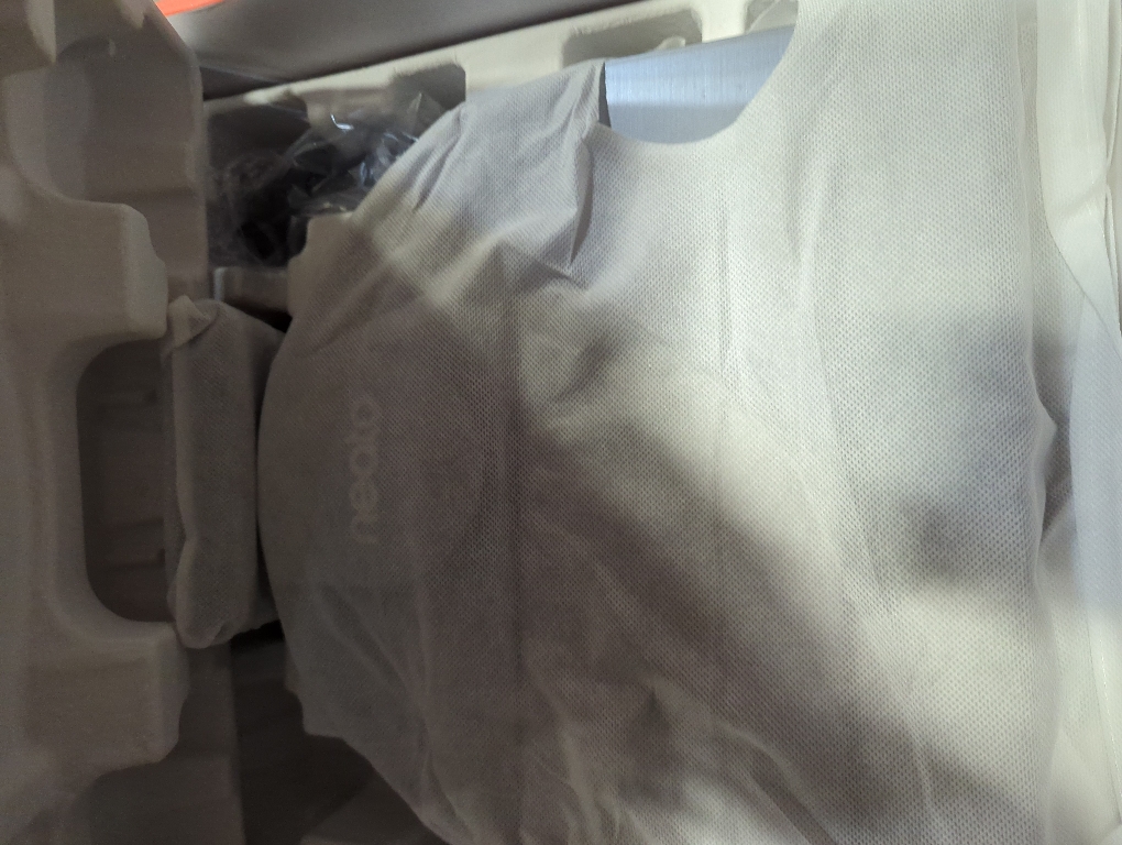 Neato Intelligent Robot Vacuum D10