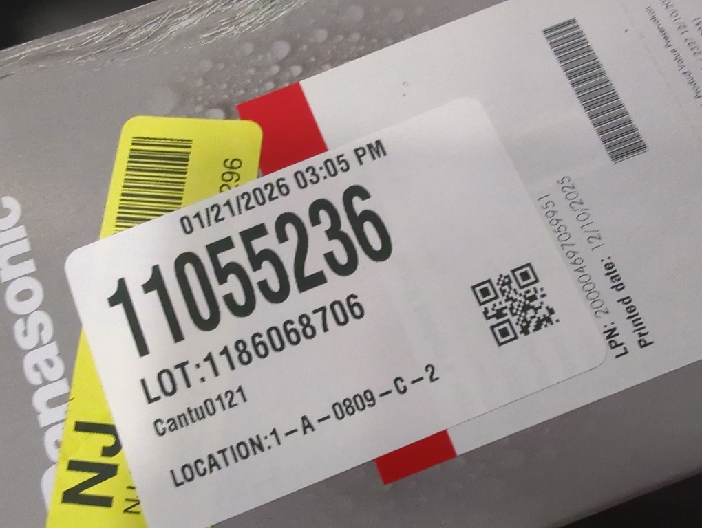 Panasonic Ear and Nose Hair Trimmer for Men with Vacuum Cleaning System, Powerful Motor and Dual-Edge Blades for Smoother Cutting, Wet/Dry – ER-GN70-K (Black)