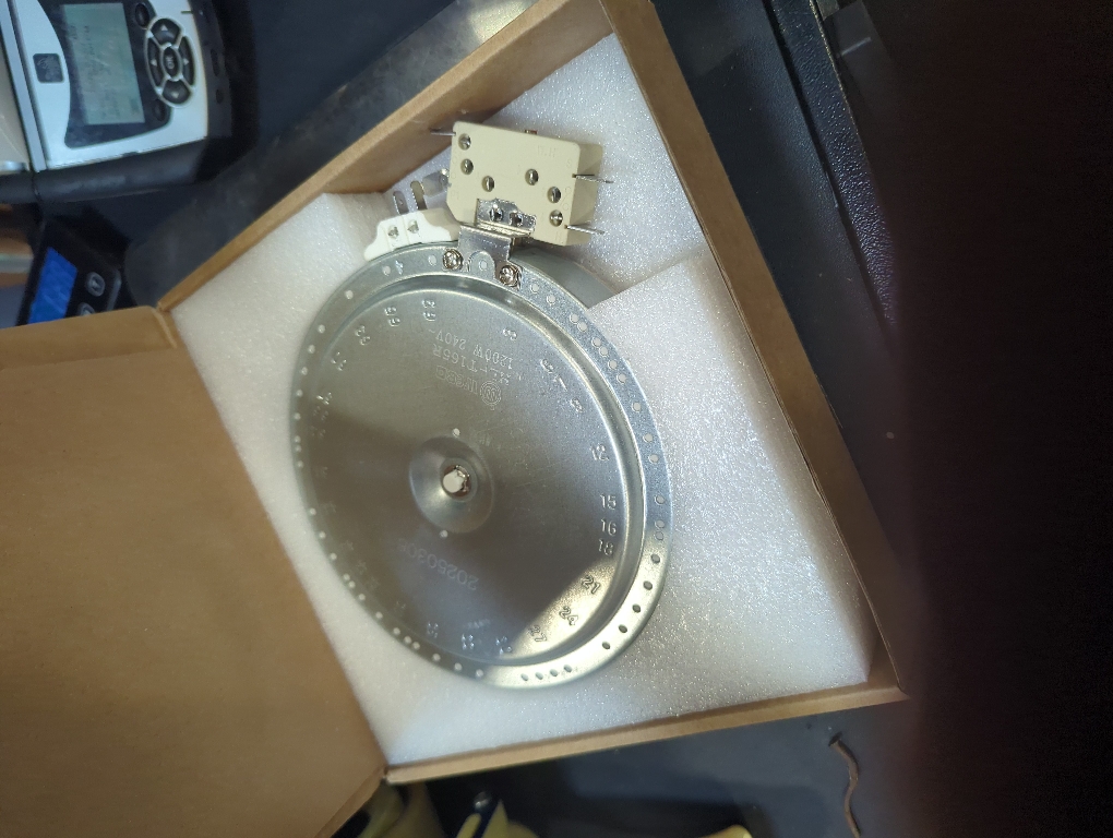 W11171119 8273994 Radiant Surface Element 6in Range Radiant Surface Element, Compatible with Whirlpool, Kenmore Electric Furnace Oven Replaces W11171119 AP6012390 PS11745598 PS11764915 W10823711