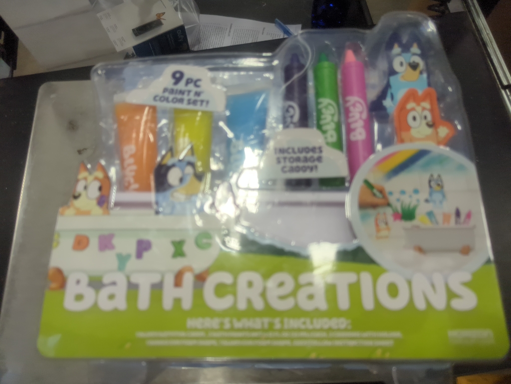 Bluey Bath Creations, 9-Piece Bluey Activity Set, Fun Bluey Bath Toys, Includes Washable Bath Paints, Bath Crayons, Bath Toy Storage, Bath Paint for Toddlers 1-3, Fun Bluey Gifts, Toddler Art Supplies