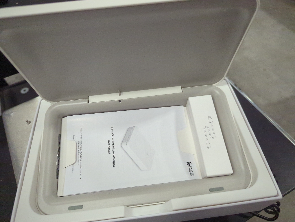 Samsung Electronics Qi Wireless Charger and UV Sanitizer - US Version