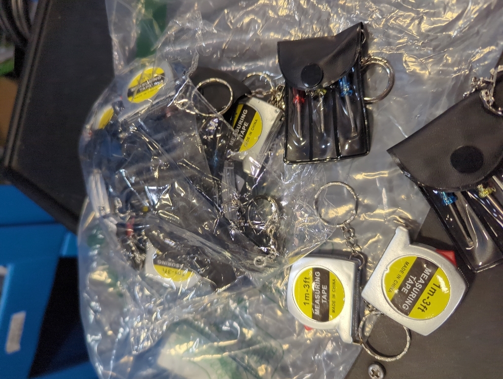 Mini Screwdriver Keychain Tape Measure Keychains Set Retractable Keychain Tape Measure Mini Screwdrivers in Pouch Keychain for Birthday Party Favors and Daily Use, 1 m/ 3 ft (24 Pcs)