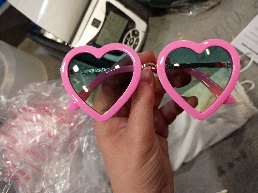 Holibanna 1 pcs Heart Design Sunglasses, Anti-uv Metal Frame Fashion Eyewear for Outdoor Activities and Party Use, Stylish Sunglasses for Boys