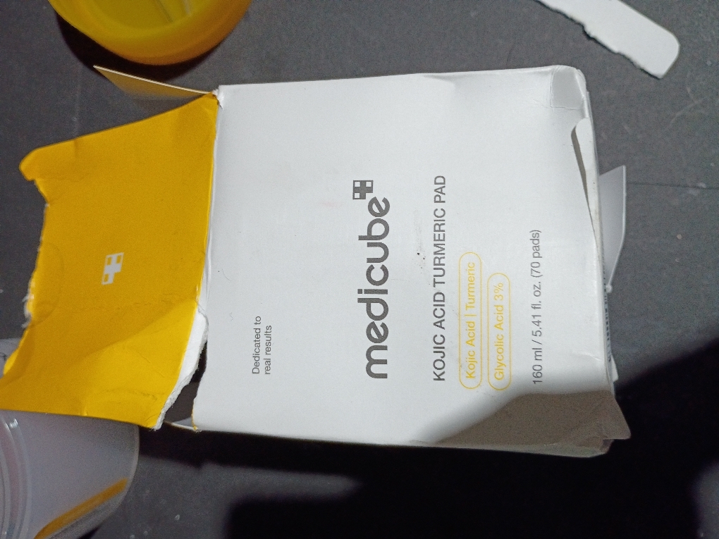 medicube Toner Pads Kojic Acid Turmeric Clarifying Toner Pad for Troubled Skin & Use After Spot Care, Soothing with Kojic Acid, Turmeric, Niacinamide, Glycolic Acid, Korean Skin Care, 70 Pads (1 Pack)
