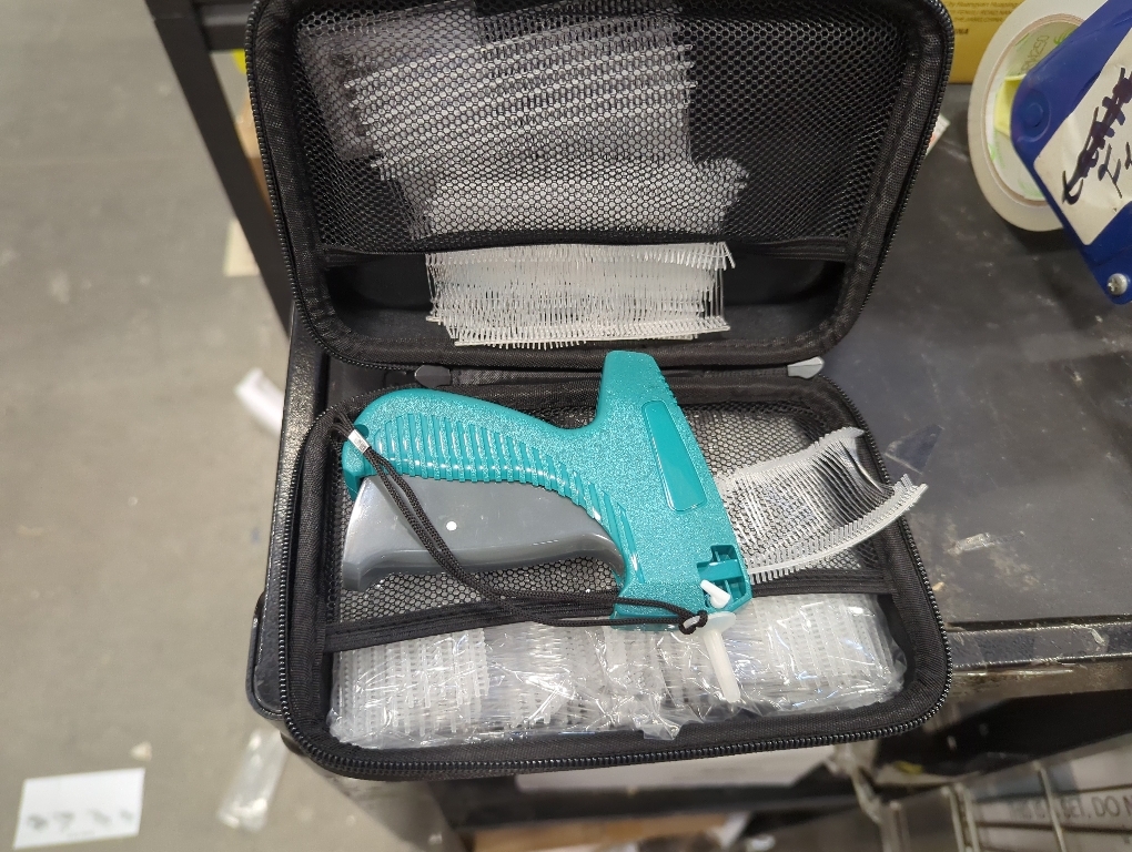 Price Tag Gun for Clothes, Retail Clothing Attacher Tagging Gun, Green