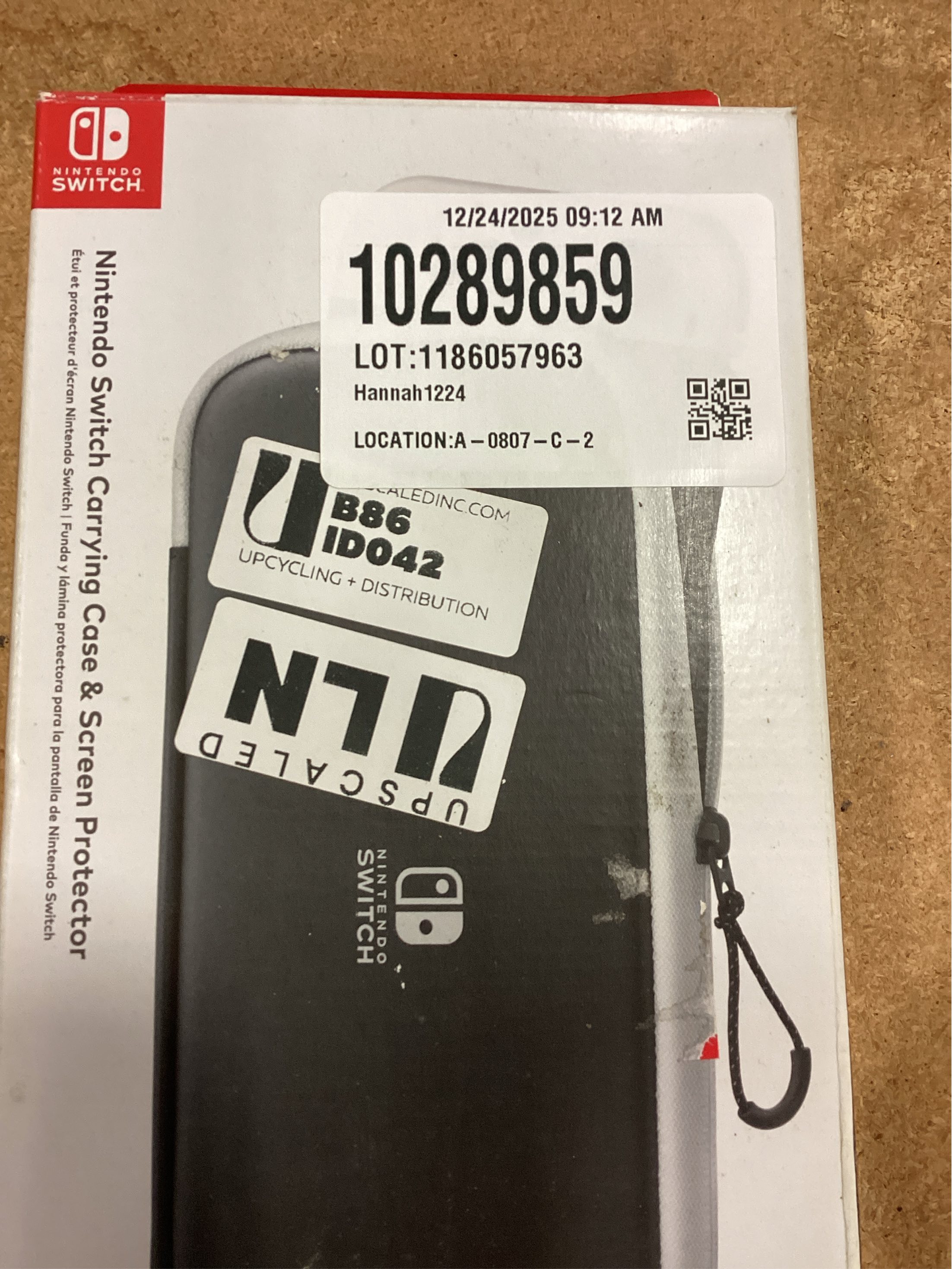 Nintendo - Switch Carrying Case & Screen Protector - Black