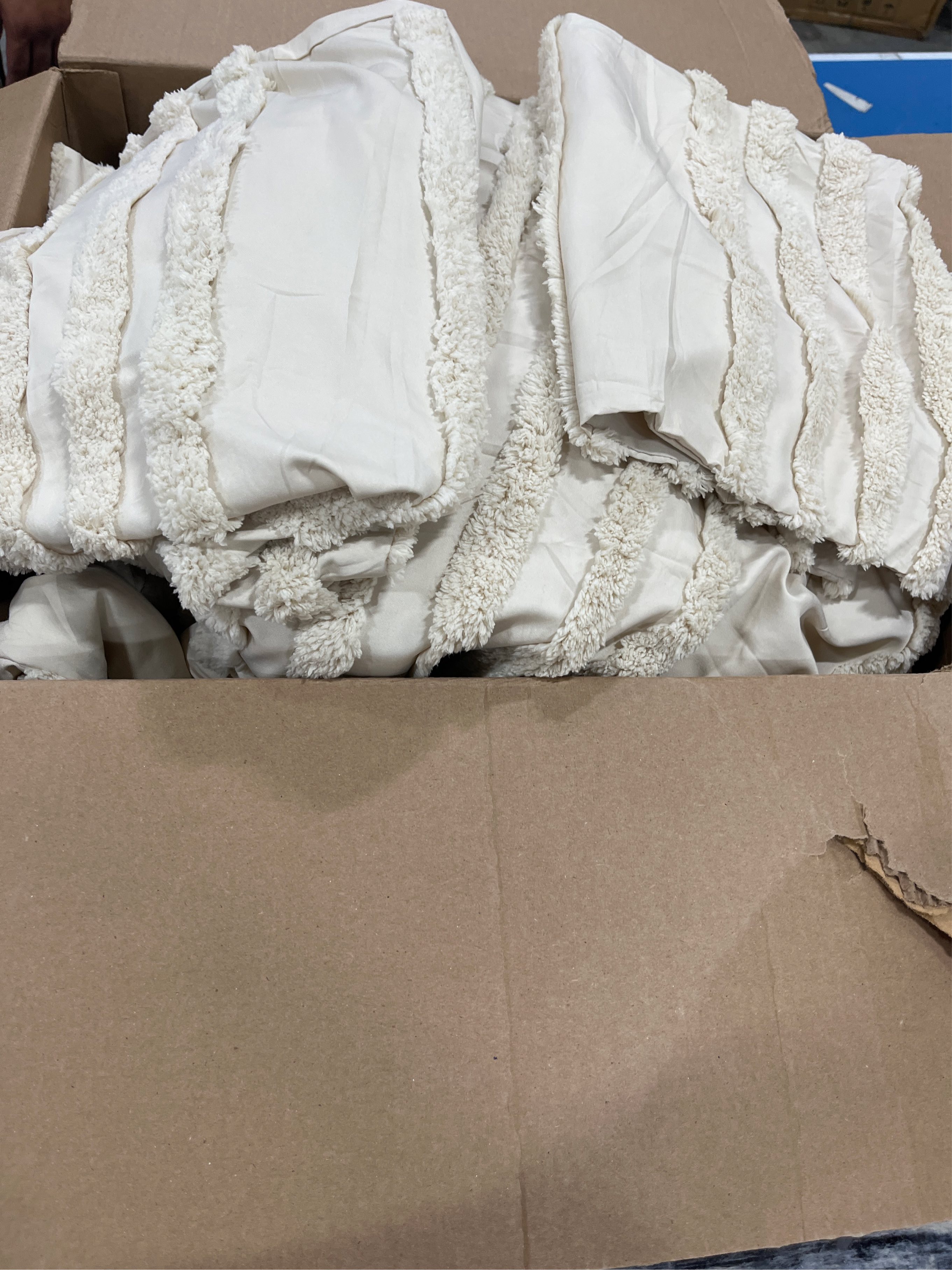 BEDELITE Boho Comforter Set, Beige Tufted Striped Bed Set 3 Pieces, Soft Vintage Farmhouse Comforter for All Seasons, Boho Home Decor,Fluffy Jacquard Bedding with 2 Pillow Shams (88 x 88)