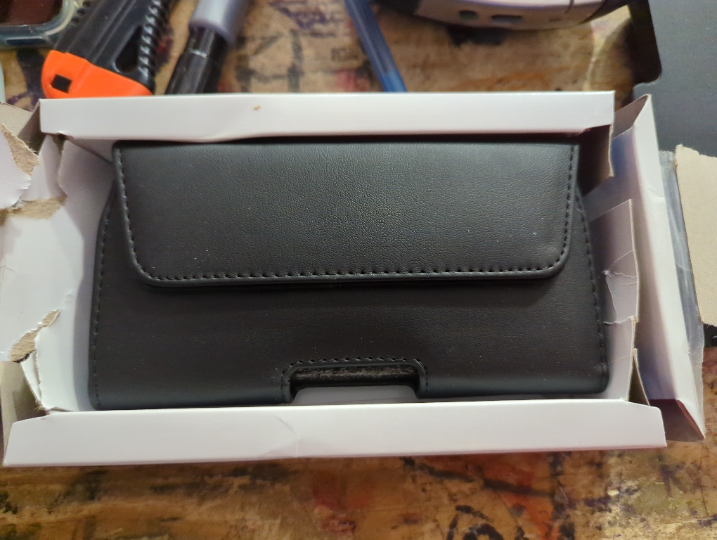 Insignia™ - Universal Holster Case for Screens up to 6 - Black