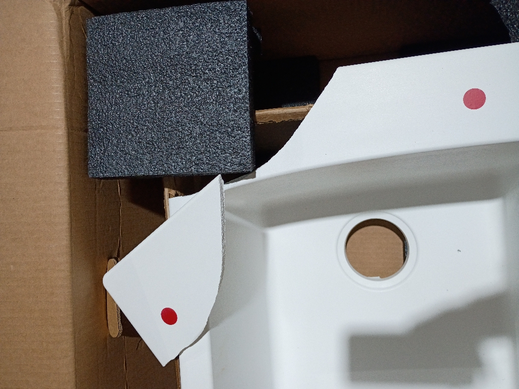 Karran Drop-In 33-in x 22-in White Quartz Double Equal Bowl 1-Hole Kitchen Sink (the corner is broken )