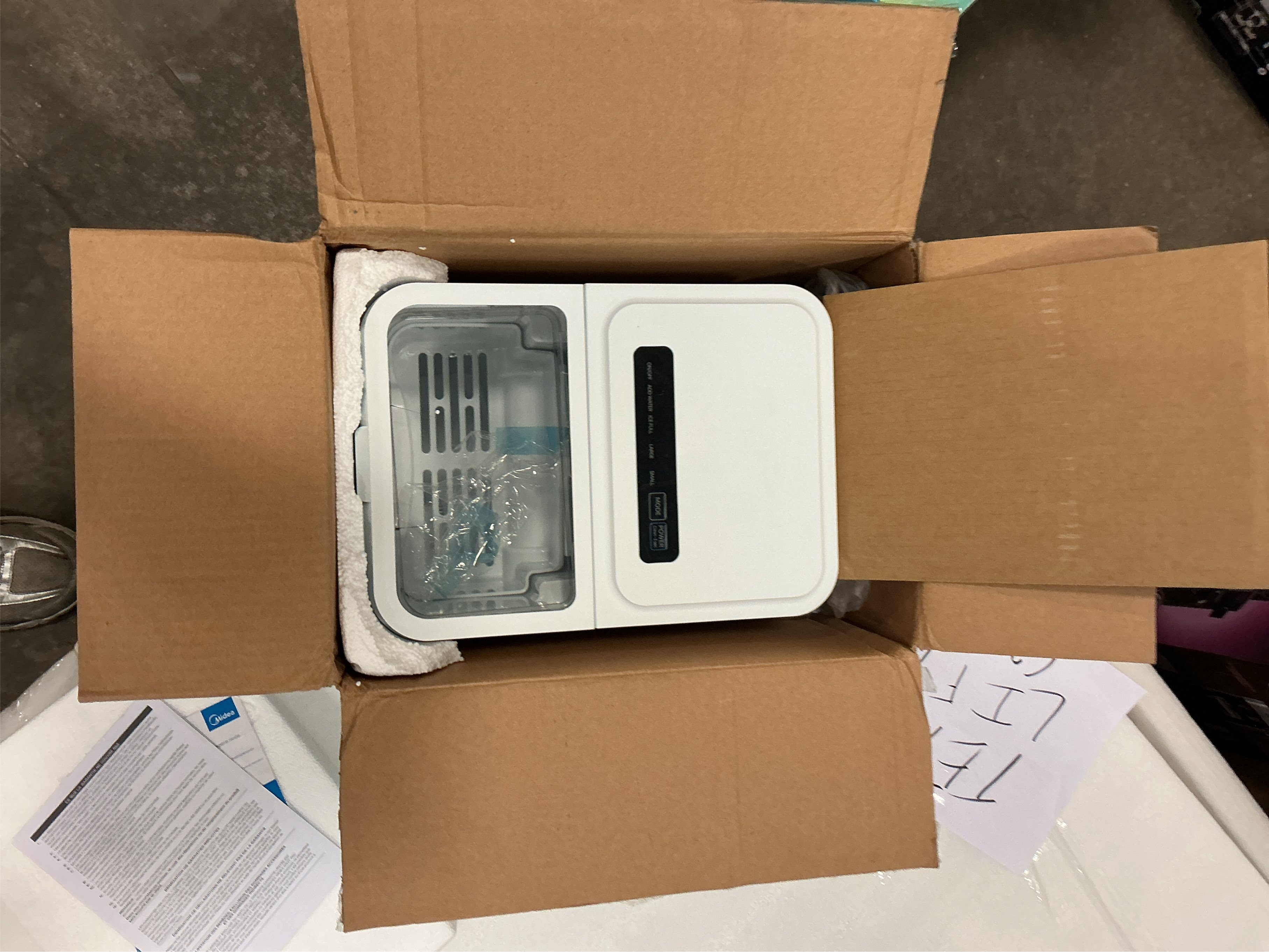 Midea MERI26B1AGY Countertop Bullet-Ice Maker, 8 Ice Bullets Ready in 6 Minutes, 26lbs/24H, Self-Cleaning Function with Ice Scoop and Basket for Home/Office/RV