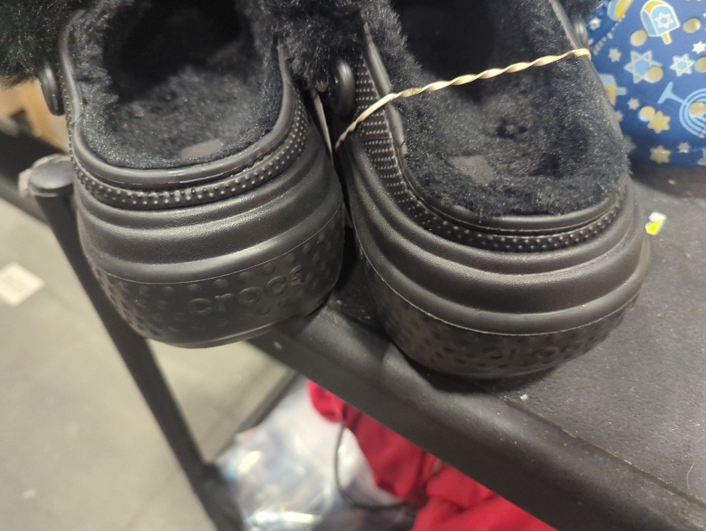 Size M 12 Color Black Crocs Unisex-Adult Stomp Quilted Clog