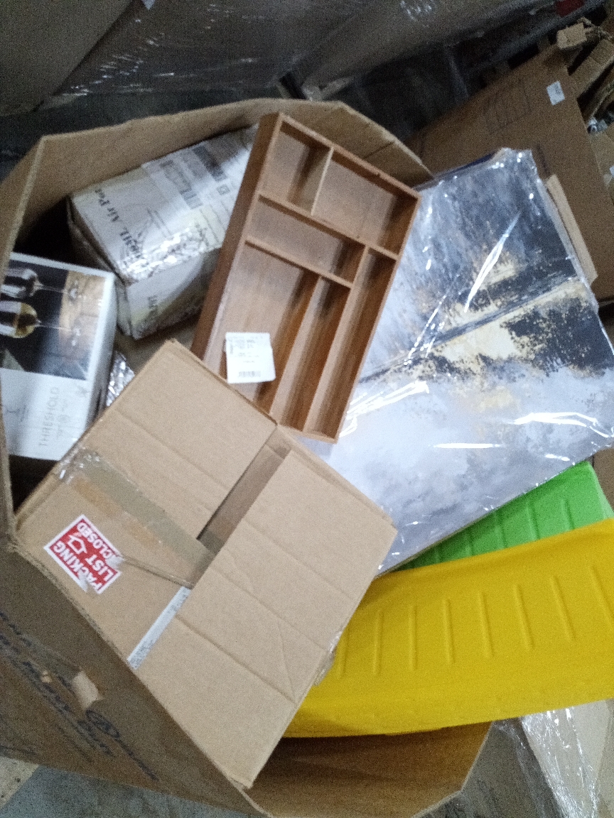General merchandise Mixed Returns Pallet