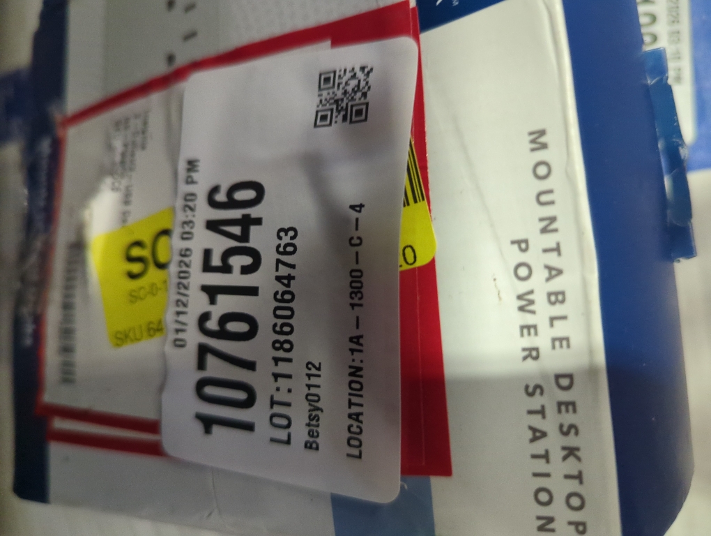 Insignia™ - 3 Outlet/3 USB Desktop Power Tap 900 Joules Surge Protector - White