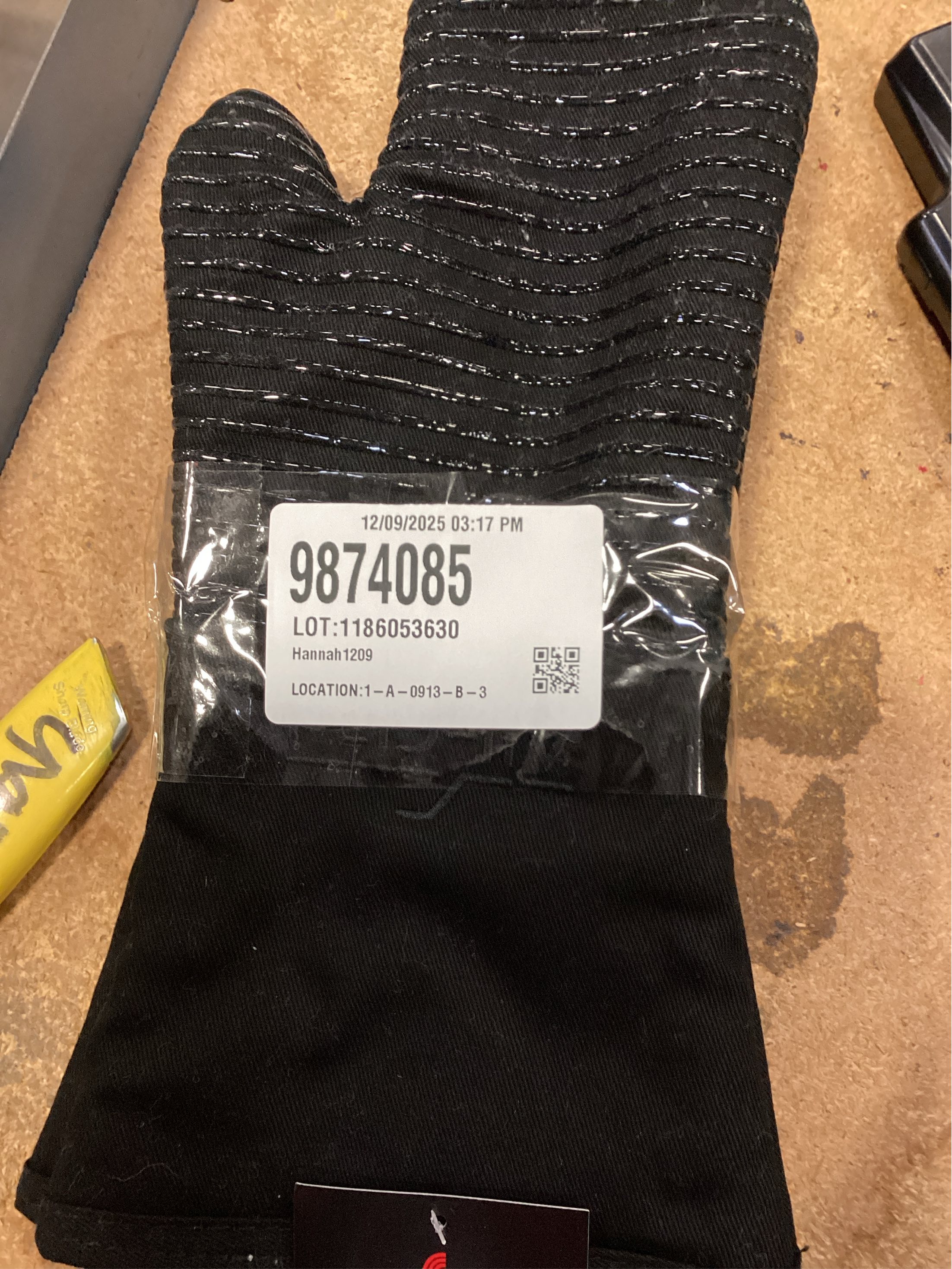 All-Clad Silicone Oven Mitt, 2 Pack, Cappucc