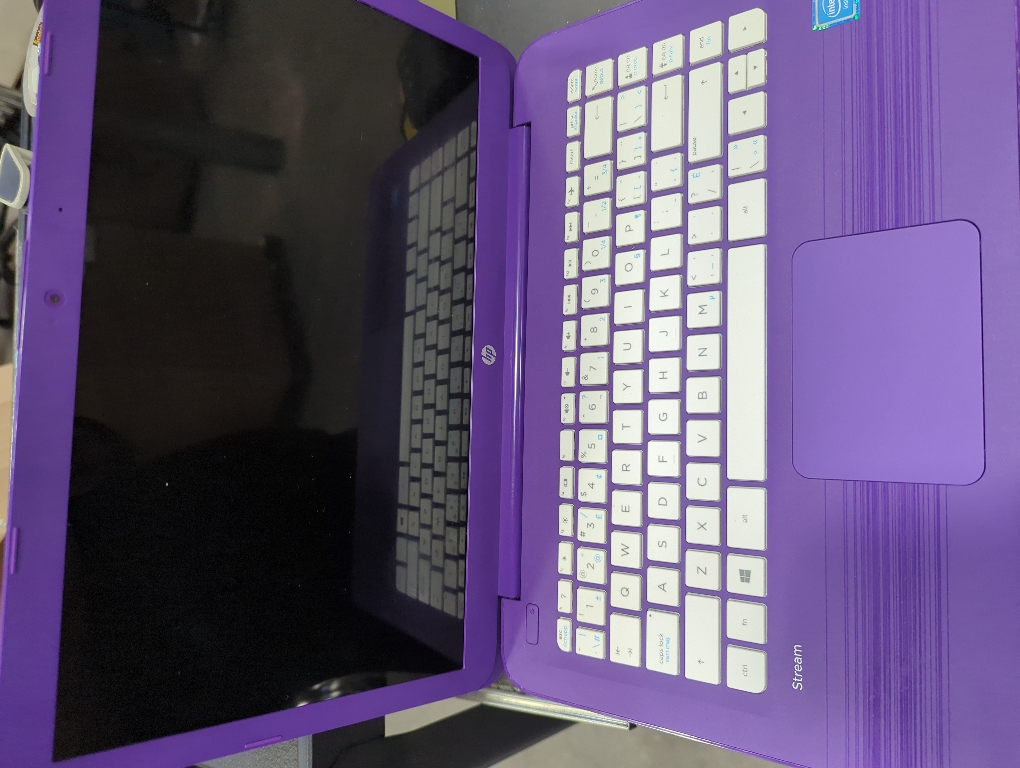 HP Stream - 14-cb106ca With Charger