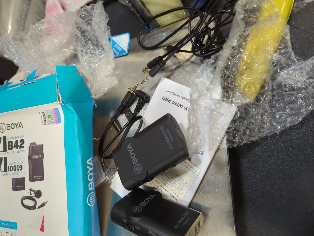 BOYA WM4 PRO-K3 2.4GHz Ultracompact Vlog Microphone for iPhone 11 x 8 7 6, iPad, iPod YouTube Video Facebook Livetream Vlog (Lightning)