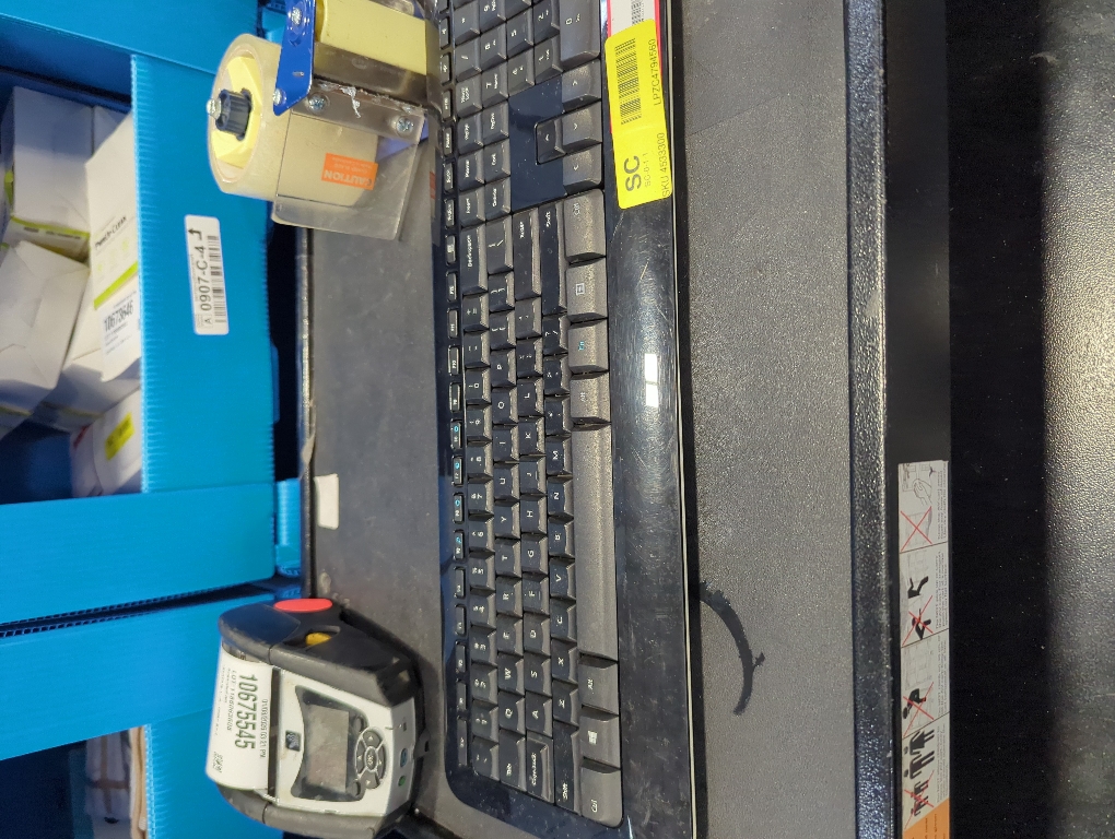 Microsoft PY9-00001 Wireless Desktop Keyboard & Mouse 850 - USB 2 - Black