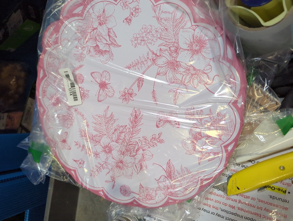 60 Pcs Pink Floral Paper Placemat, 13.5 Inch Disposable Scalloped Table Mat