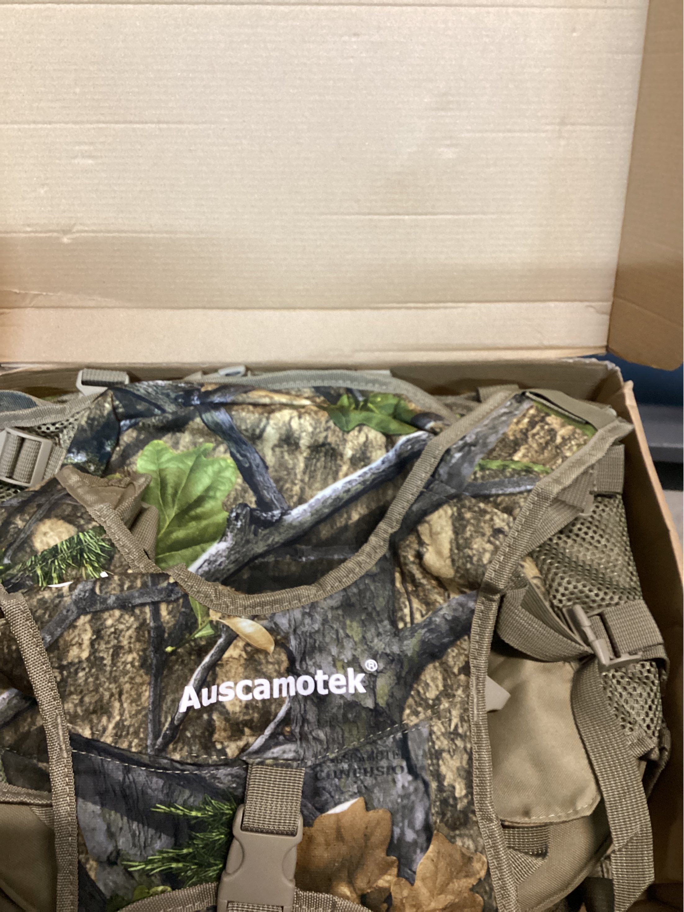 AUSCAMOTEK Camouflage Hunting Vest with Detachable Seat Cushion for Turkey Dove and Upland Bird Hunting