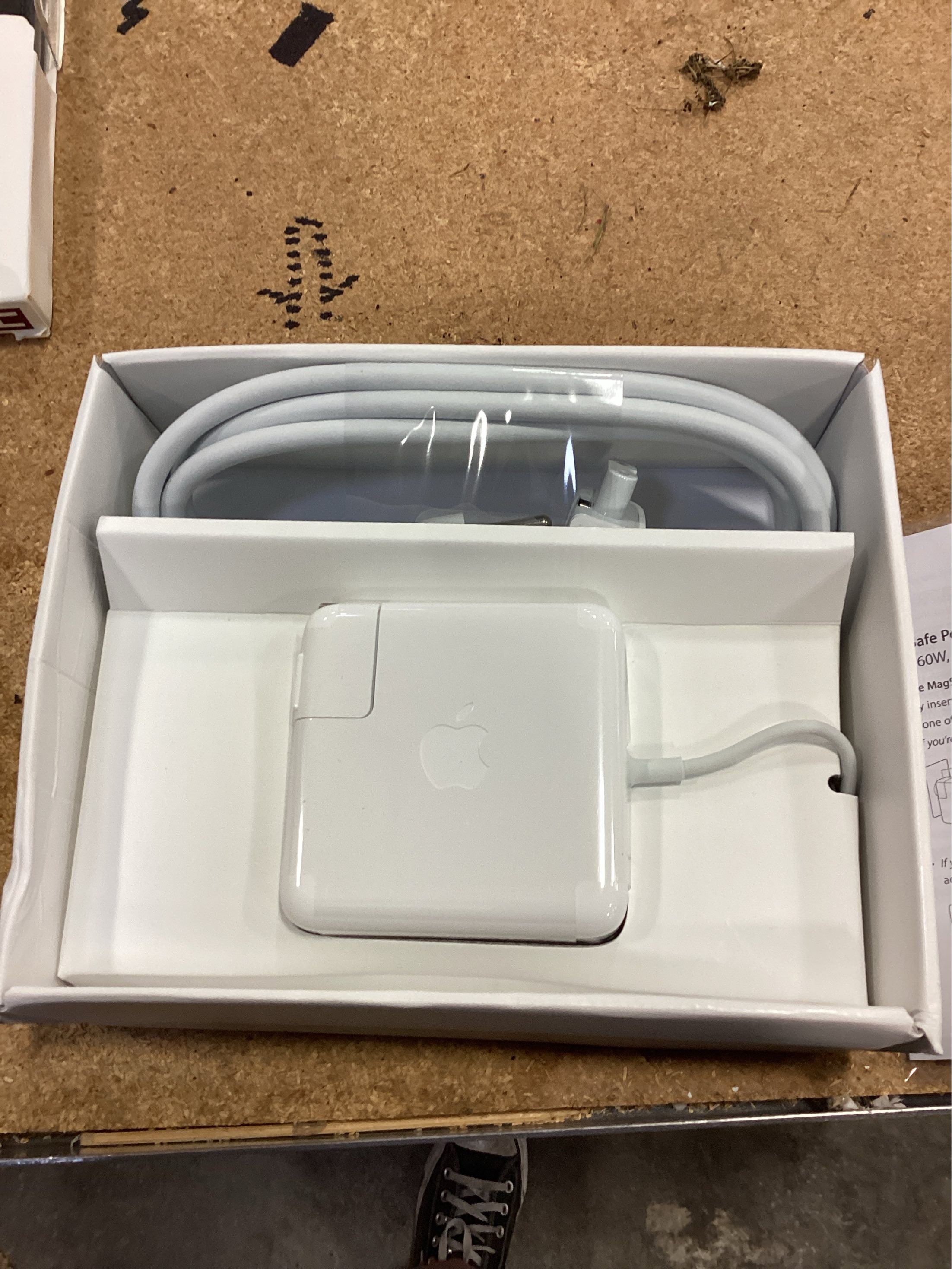 Apple 60W MagSafe Power Adapter (for previous generation 13.3-inch MacBook and 13-inch MacBook Pro)