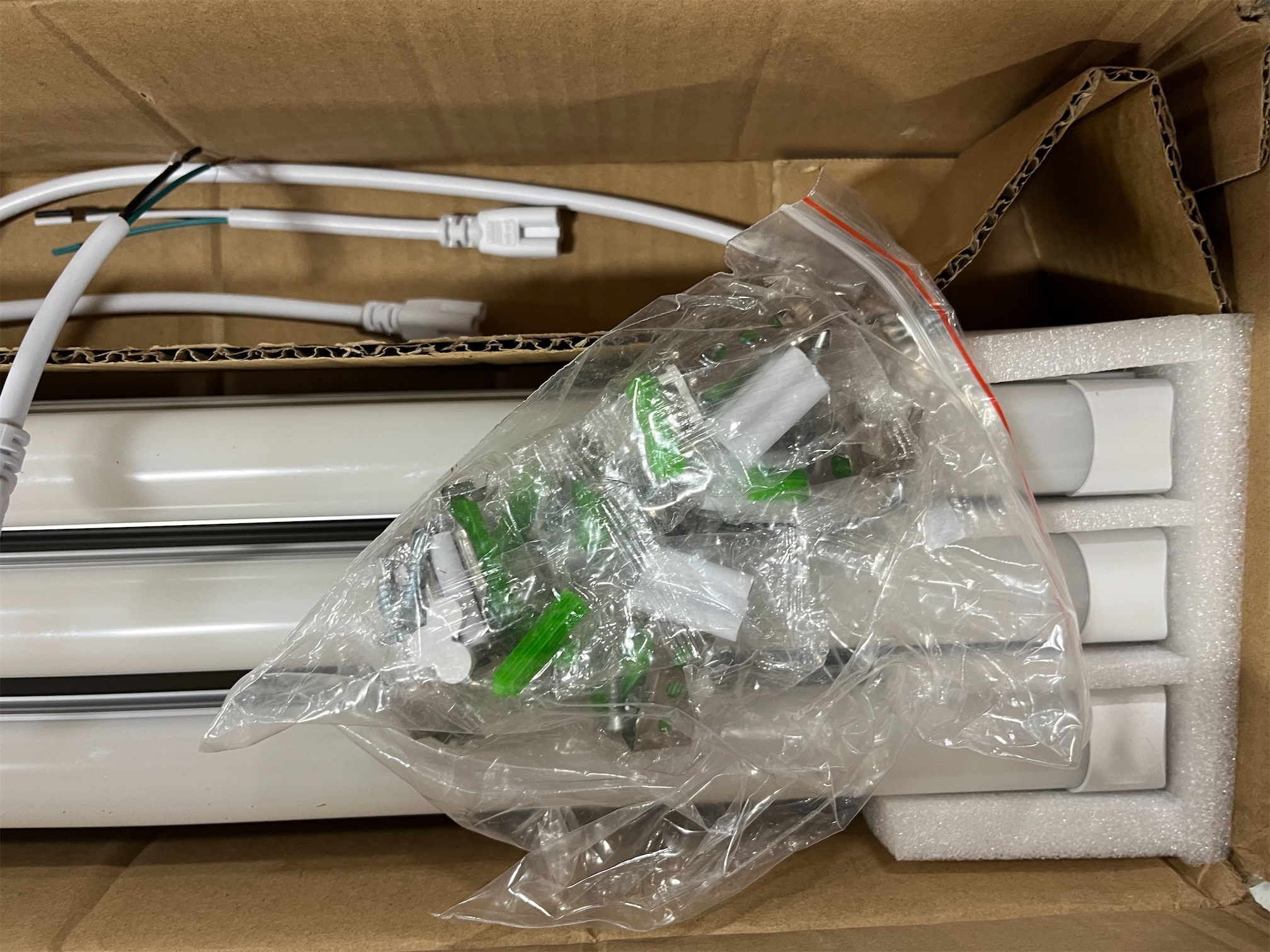 6 Pack 4FT Led Shop Lights,30W 3900LM 3000-6500K Tunable,T8 Tube Light with 6CCT,Milky Cover Linkable Fixture Lights for Workshop,Warehouse,Garage,Shop,Barn