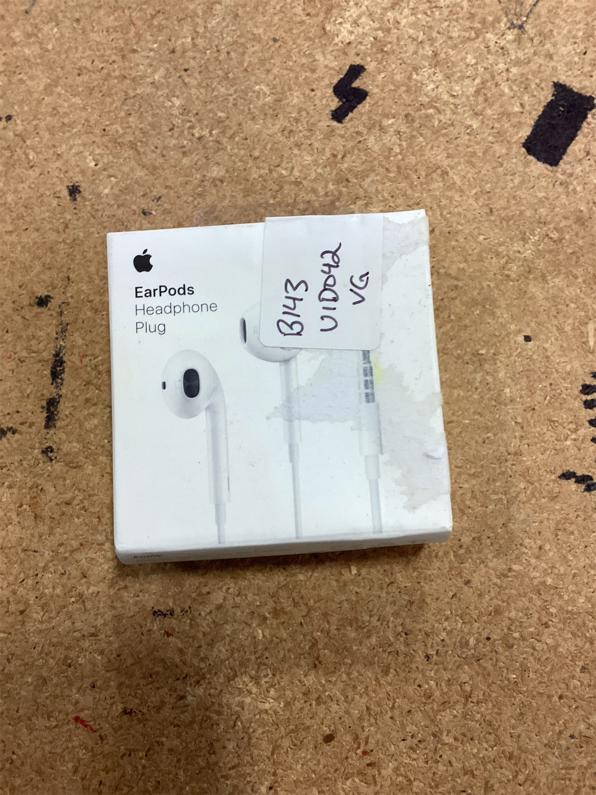 Apple EarPods Headphones with 3.5mm Plug, Wired Ear Buds with Built-in Remote to Control Music, Phone Calls, and Volume