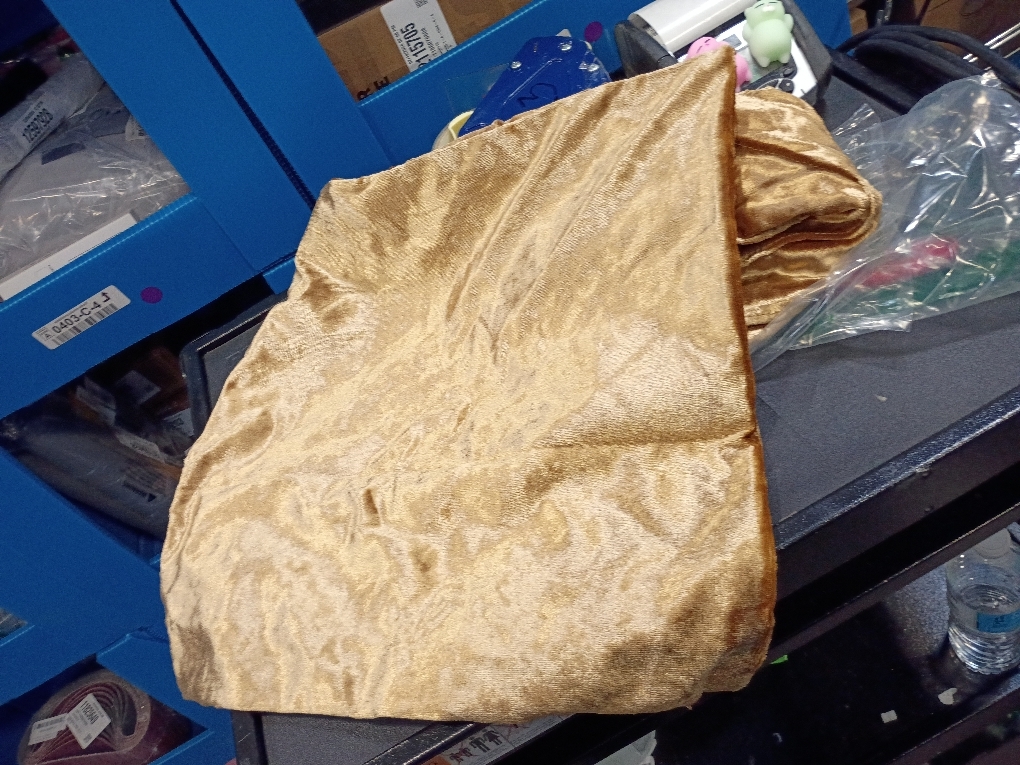 2 Pack 18x18 Pillow Cover Velvet Pillow Covers, Square Throw Pillow Covers for Living Room Decorations Throw Pillow Case, Throw Pillow Cover Cushion Cover for Home Sofa Bedroom Car, Golden