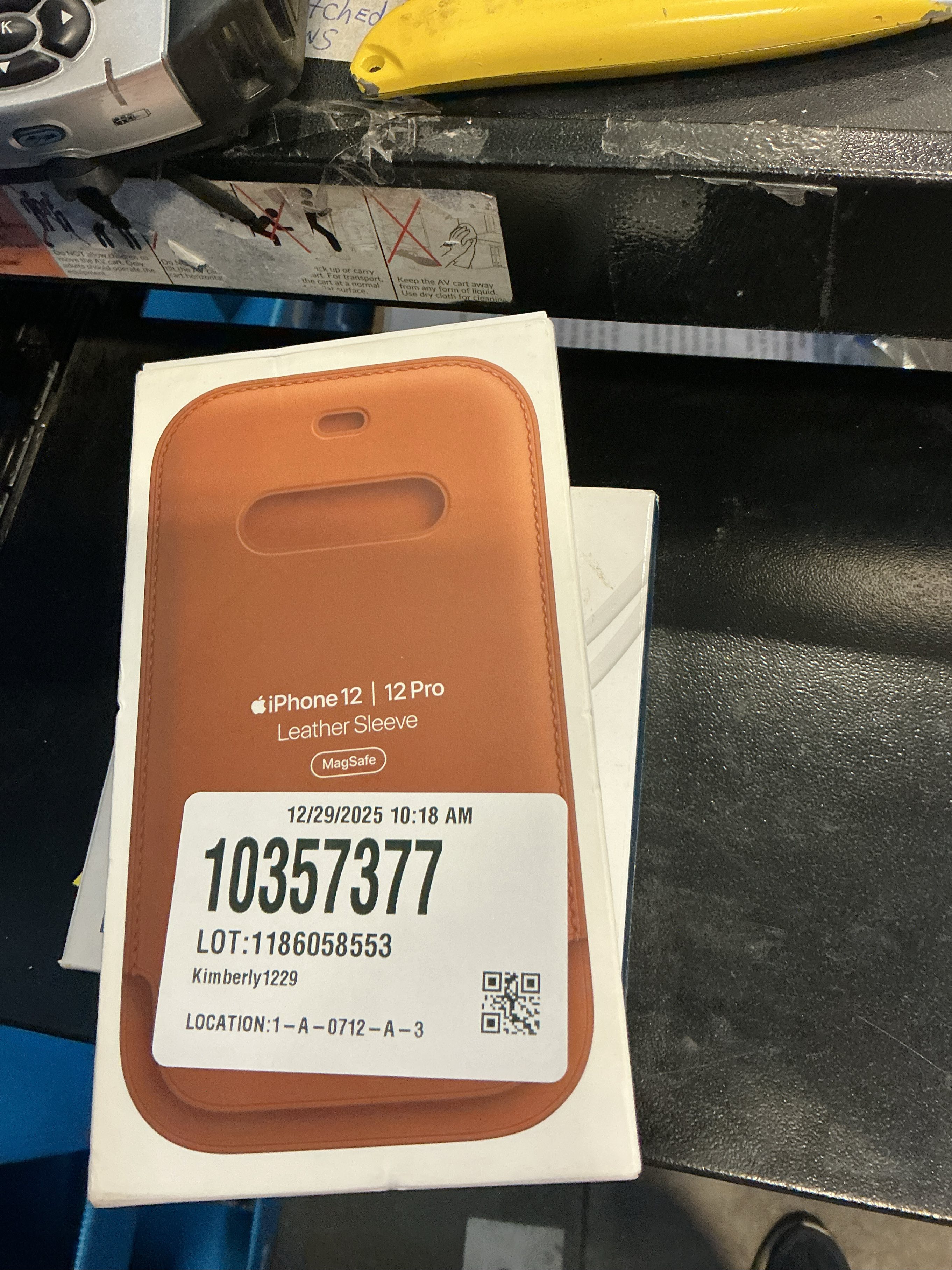 Apple iPhone 12 / 12 Pro Leather Sleeve with MagSafe - Saddle Brown