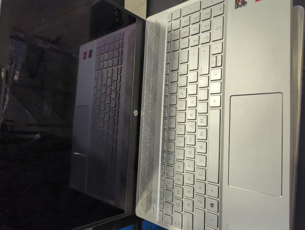 HP Pavilion - 15-cw0017ca With Charger
