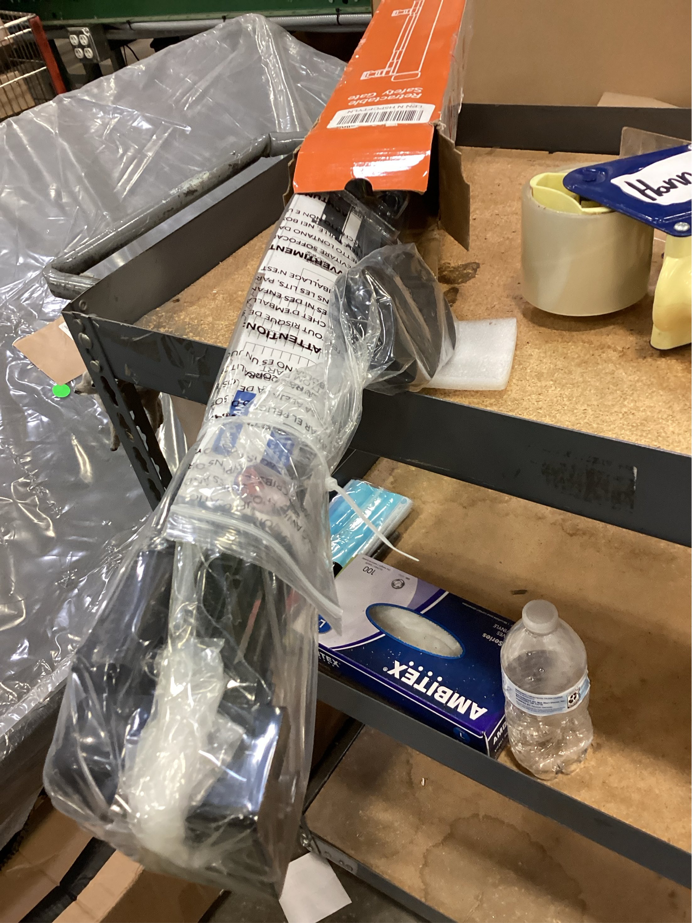 Retractable Baby Gate for Doorways and Stairs, Mesh Safety Gate for Pet, Indoor & Outdoor Use, One-Hand Operation, Easy Installation, 33.6 Tall, Expands to 55 Wide（Black,33.6x55