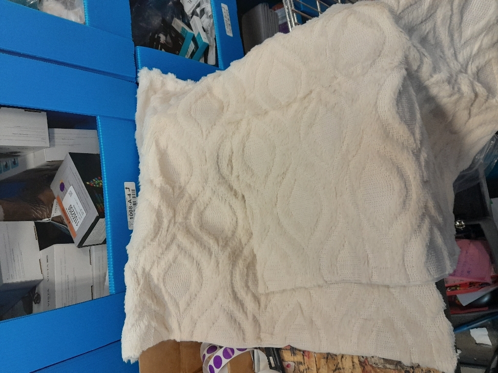 decorUhome Cozy Textured Throw Pillow Covers 18x18 Inch Set of 2, Soft Plush Faux Wool Beige Accent Couch Pillow Covers for Modern Farmhouse Sofa Bed Living Room