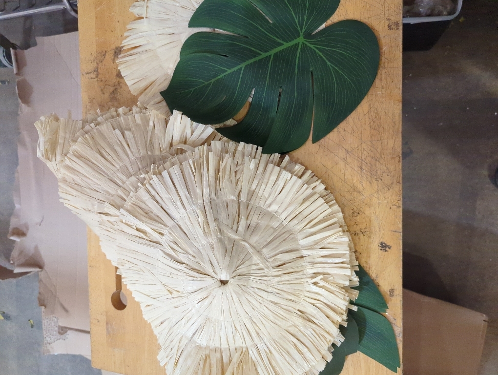 36pcs Luau Placemats and Palm Placemat, Round Luau Fringe Place Mats Tropical Palm Leaf Place Mats Bulk Summer Hawaiian Plate Chargers Table Placemats Tropical Party Supplies‼️Missing Hawaiian Plate Chargers Table Placemats Tropical Party Supplies‼️