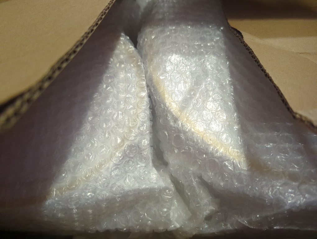 BESTVIP 700 PCS Gold Dinnerware Set for 100 Guests, Plastic Dinnerware Set for Party, Christmas, Include: 200 Plastic Plates, 100 Gold Silverware, 100 Cups, 100 Paper Napkins