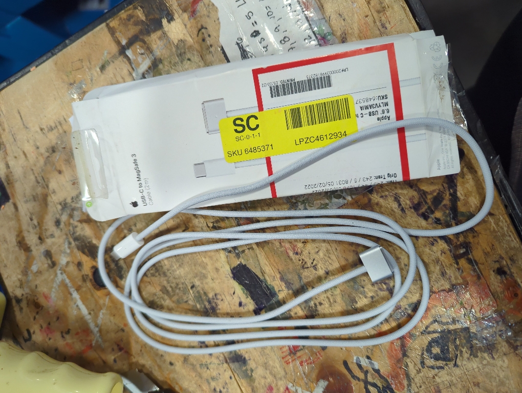 Apple USB-C to MagSafe 3 Cable (2m)