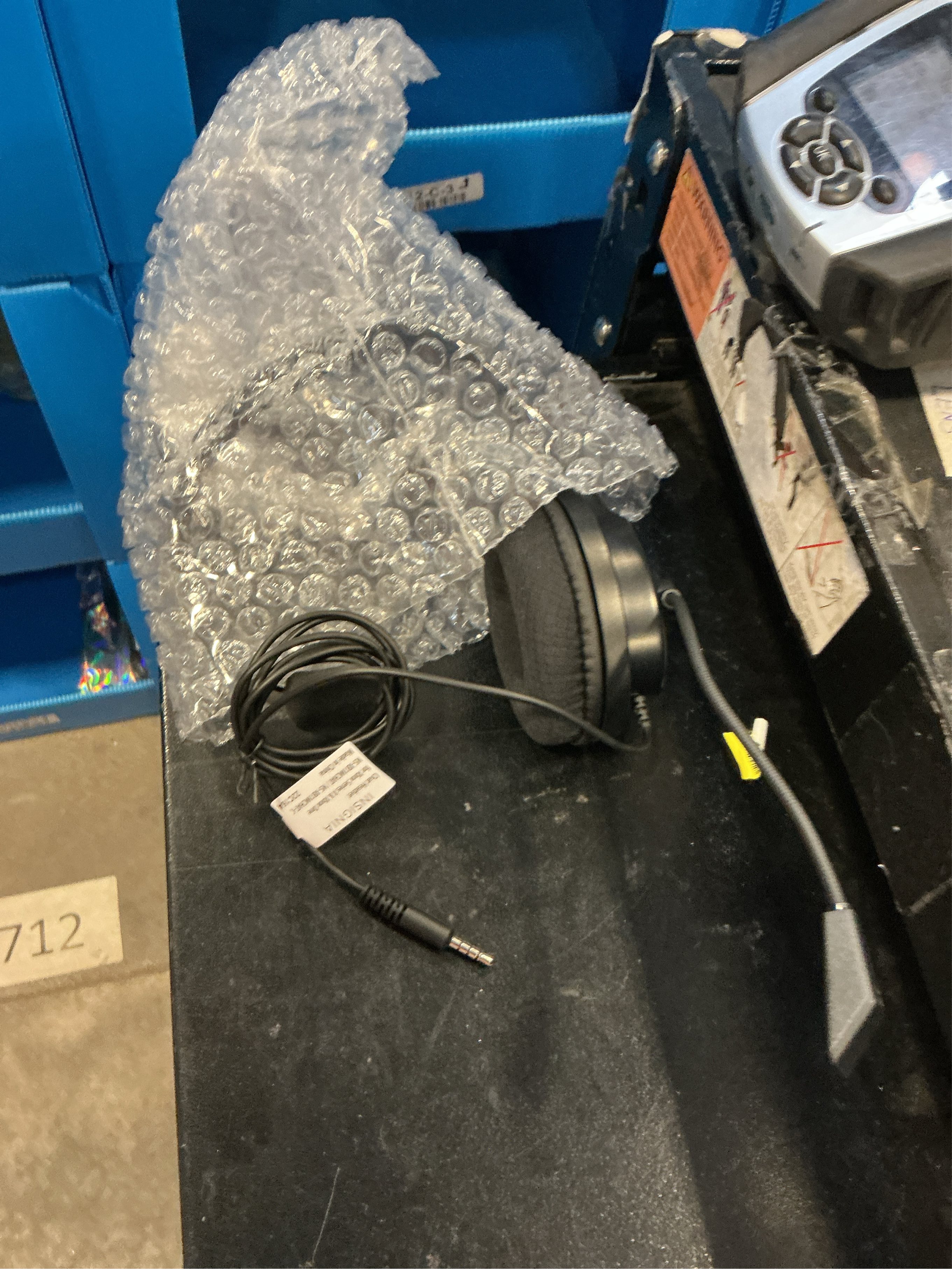 Insignia - Wired Chat Headset for Xbox Series X | S and Xbox One - Black/Green