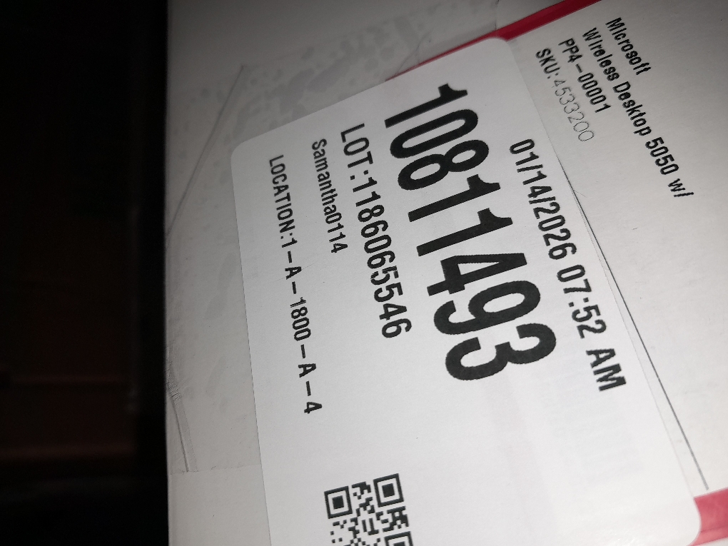 Microsoft Wireless Comfort Desktop 5050 - USB Wireless RF Keyboard - USB Wireless RF BlueTrack Mouse - 16 Hot Keys - Scroll Wheel