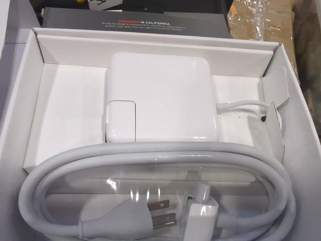 Apple 60W MagSafe Power Adapter (for previous generation 13.3-inch MacBook and 13-inch MacBook Pro)