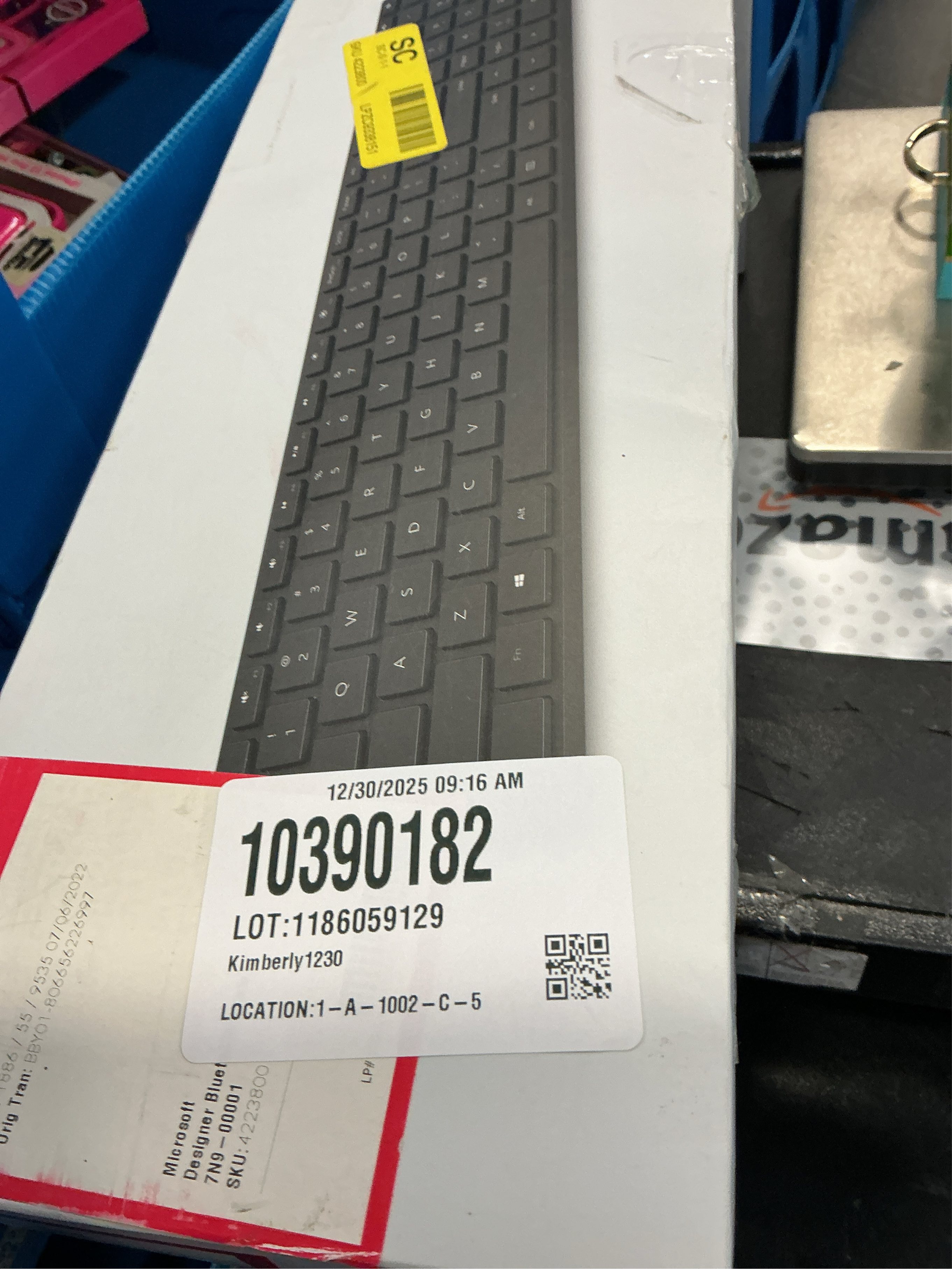Microsoft Designer Bluetooth Desktop - Wireless bluetooth connectivity - QWERTY keyboard with built-in number pad - Ambidextrous designed mouse