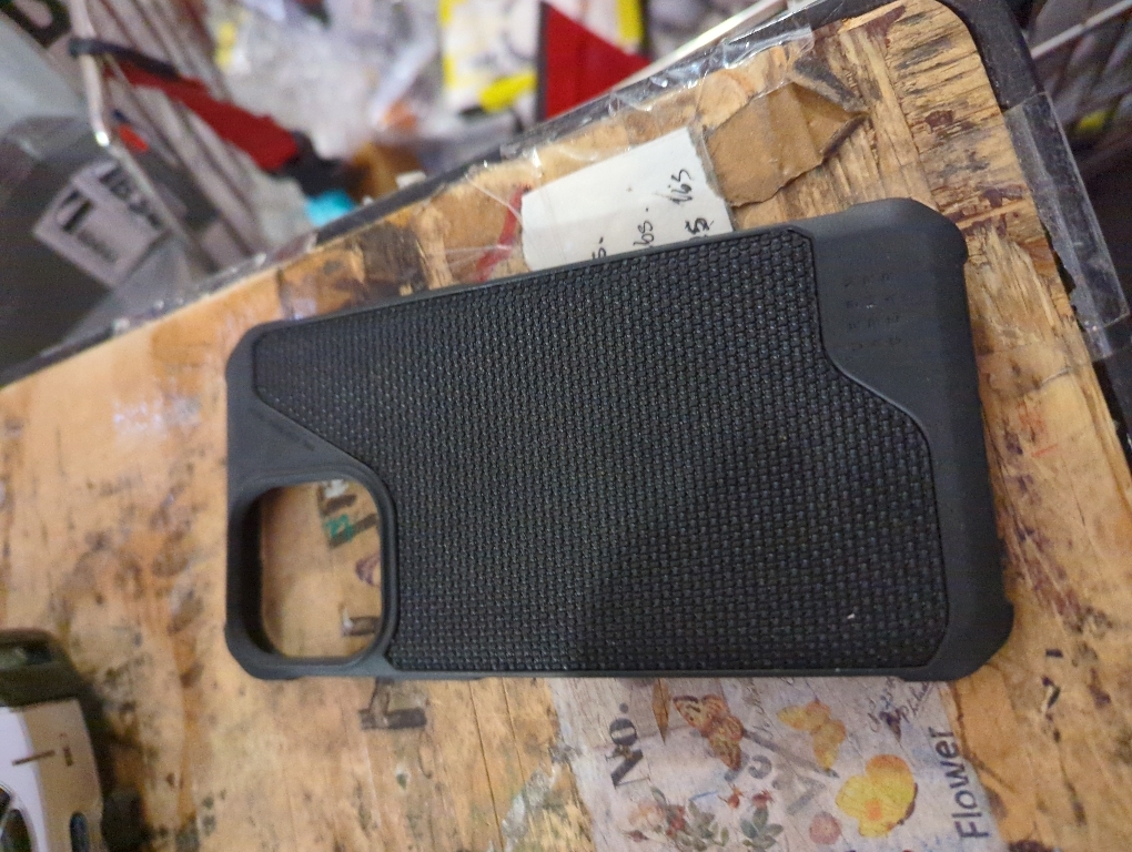 URBAN ARMOR GEAR UAG Case [Updated Ver] Compatible with iPhone 15 Pro Case 6.1 Metropolis LT Kevlar Black Built-in Magnet Compatible with MagSafe Charging Rugged Military Grade Protective Cover