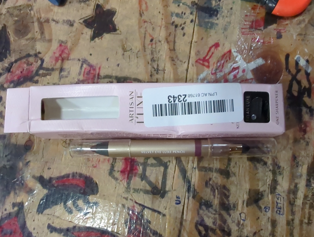 Artisan L'uxe Beauty Velvet Jumbo Eyeliner Pencil Smokey Eyes in 3 Minutes Water Proof, Smudge Proof, Long Lasting Age Defying Essential Oils Tempt (Shade: Deep Plum)