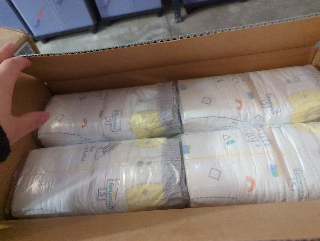 Pampers Swaddlers Soft and Absorbent Diapers, Size 5, 104 Count