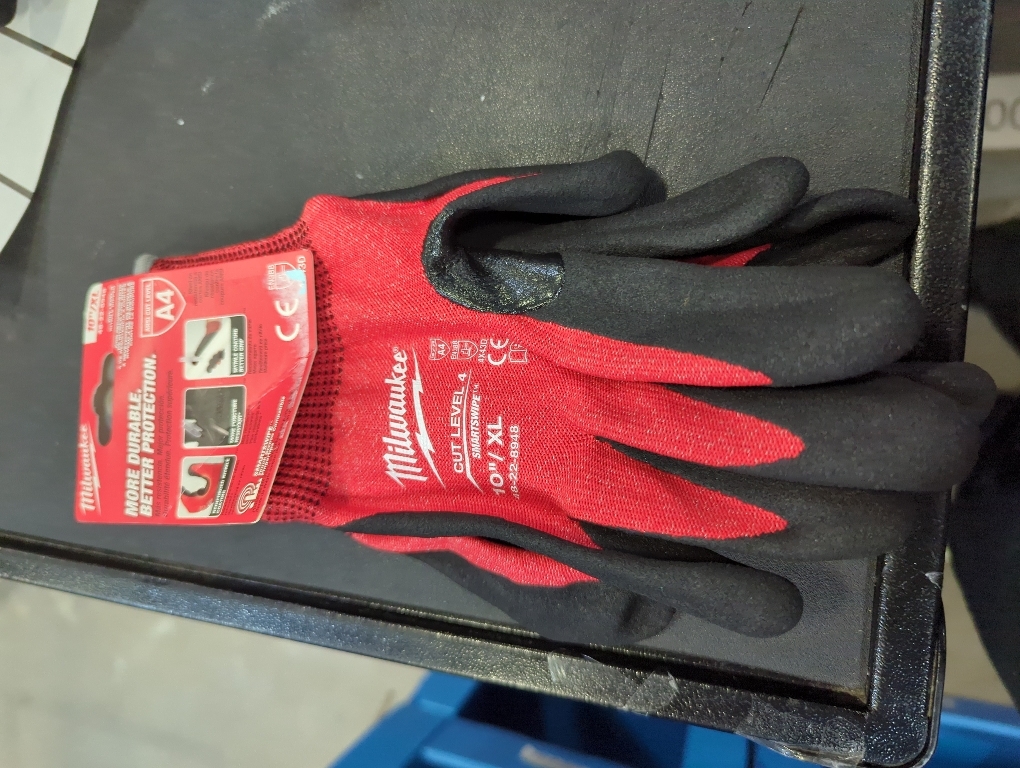 Milwaukee - CUT LEVEL  NITRILE DIPPED GLOVES - 10XL Milwaukee - CUT LEVEL 4